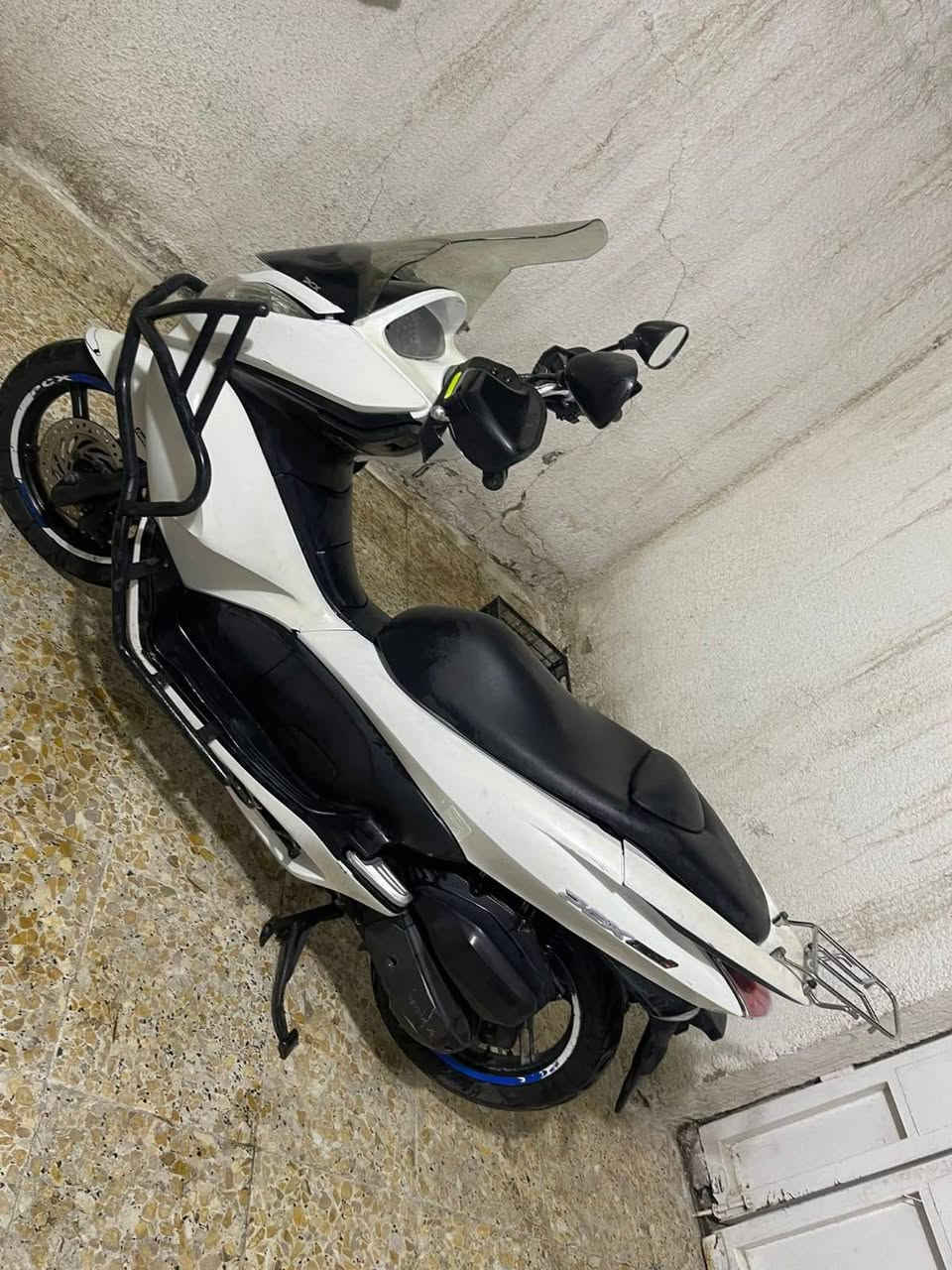 سلام عليكم بيسي اكس البيع كفاله عامه جيب الف فيتر وياك مستعجل عل بيعتهه جيل الاول  ***********
