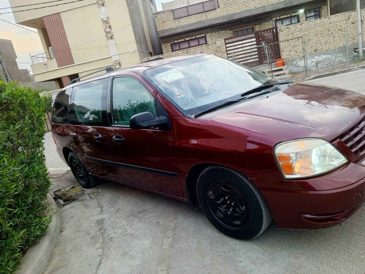 السلام عليكم فورت وند استار موديل 2007سياره جاهزه كير محرك تبريد ثلج ماشيه 174الف رقم بغداد دولي بسمنا سياره مال جناي مكان بغداد حي العامل السعر 69وبيه مجال حك الجيه والشراي يتصل ***********
