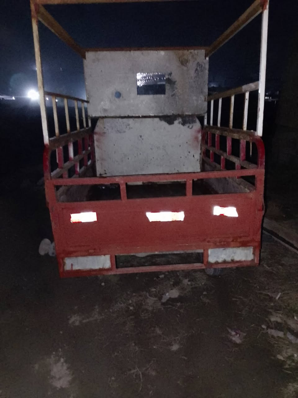 السلام عليكم ستوته للبيع موديل 2014انطيك مكاتبه وياها شاصي شرط ومحرك معمر والباقي كدام العين السعر 650وبيها مجال رقم الهاتف ***********/***********
