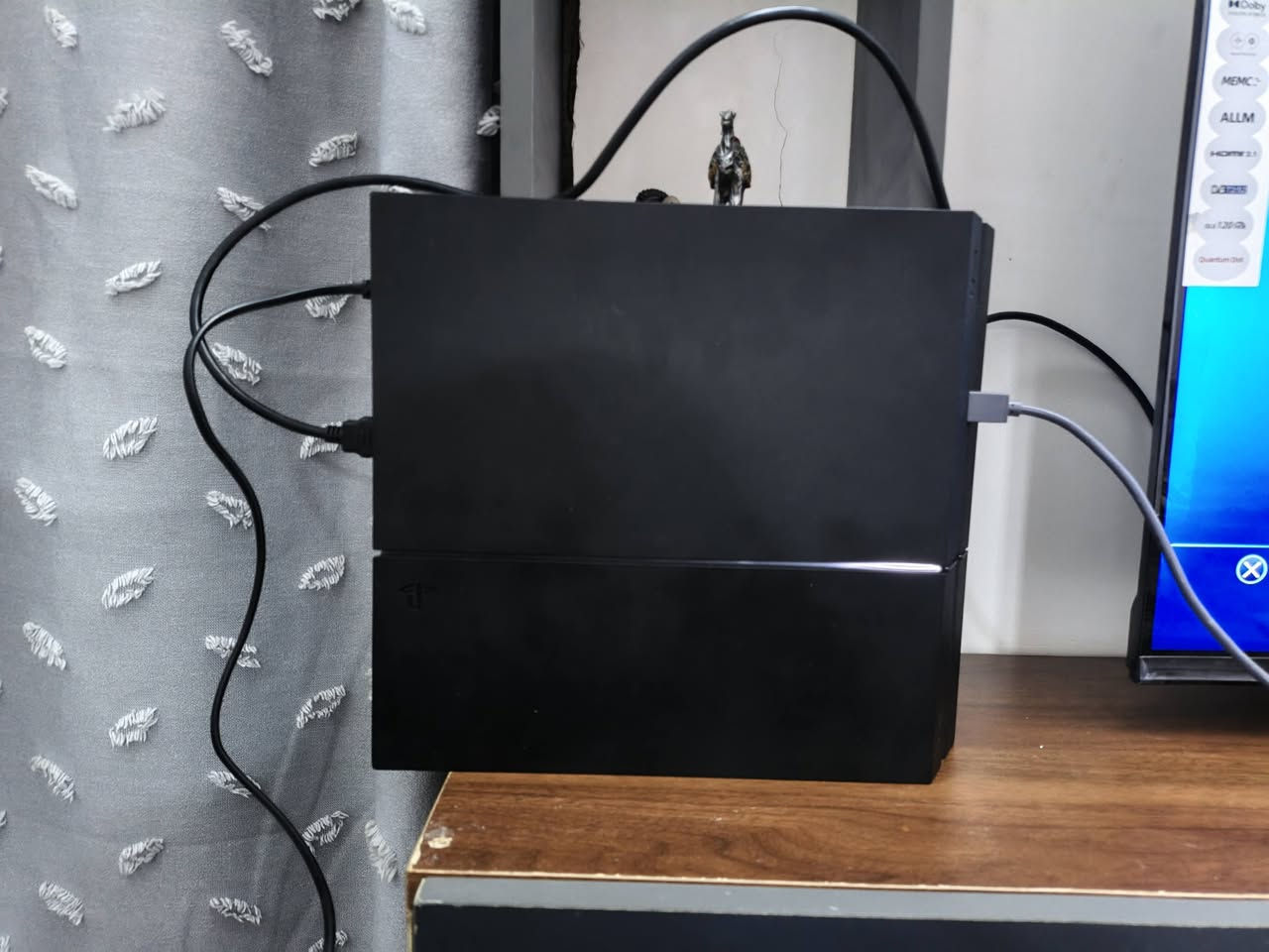 بلي فور مهكر كامل ملحقات مع الالعاب
سعر 200 الف عنواني بغداد الي يريد يتصل ع لواتساب ***********
