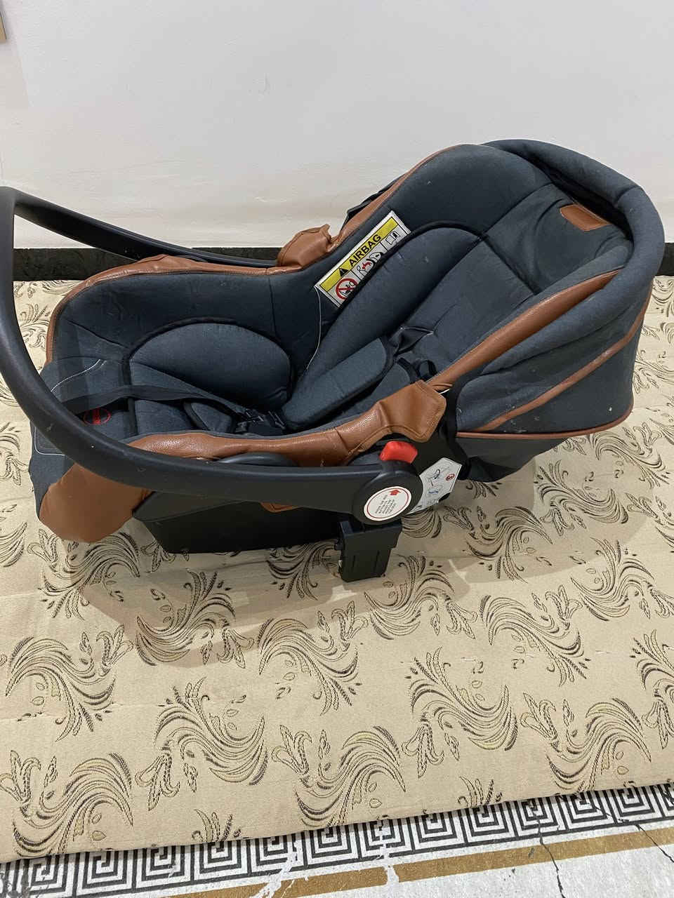 كرسي سيارة  ماركة واخو جديد يكفي لحد سنة وهو كرسي هو كريكوت يرهم لان هزاز يدوي


**إذا كنت صاحب هذا الإعلان وتريد حذفه لأي سبب، رجاءا أرسل رسالة إلى الدعم الفني**