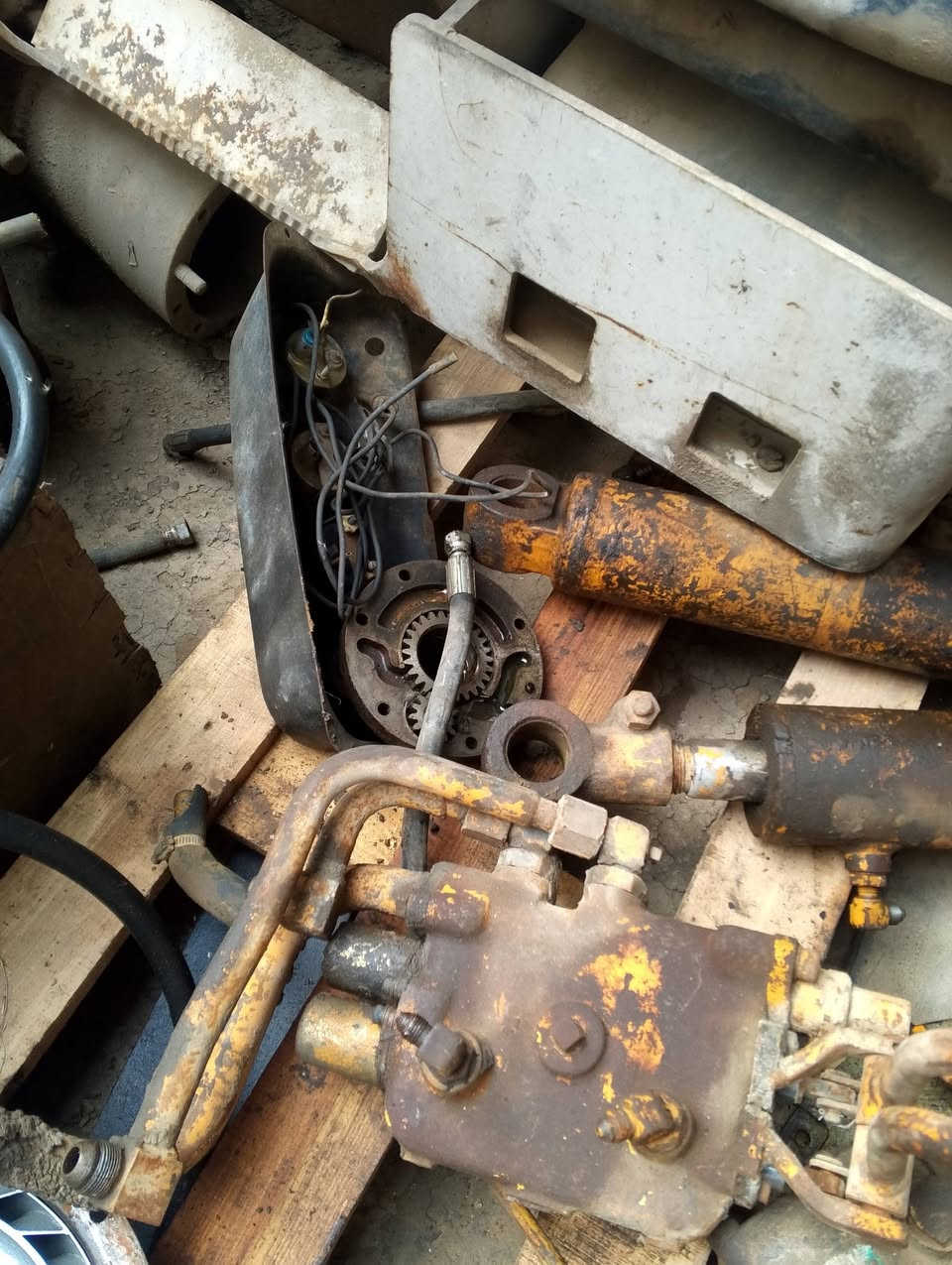 ادوات للپيع مستعمله لرافعه ٣ طن الاتصال على الرقم ***********
