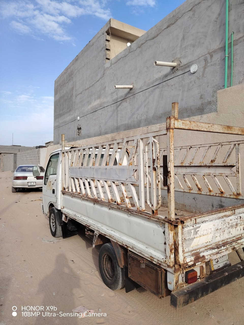 السلام عليكم كيا للبيع موديل 98 رقم بصره ومكانها بالبصره سياره جديده السعر 35  رجاء مو شراي لا يتصل***********
