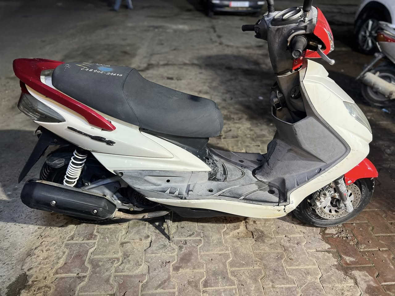 السلام عليكم 
سكنس فحل نوزل دراجة خير من الله رمبه جديده 
كل نقص ما بيهه 
***********
مكان دراجة حي اور
