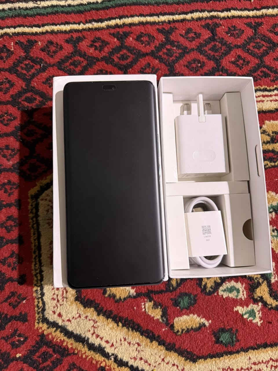 السلام عليكم

هونر x9c  
 لون مميز  
استخدام قليل 

ذاكرة 256 عشوائيه 12 
ملحقاته كامله سعره  300 وبيه مجال بسيط 
للتواصل 
***********
مكاني كوت
