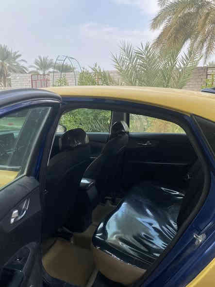 سلام عليكم فورتي 2021 وارد امريكي للبيع حادثها بل حوض مال صندوك بيها طخات قليله يعني يرادلها سمكره وصبغ تكعد سياره كير ومحرك جدد كيرها حورته ATM ومكينه لعام شديتها 
120 وبيها مجال للشراي بس لتعبني ولا اتعبك اكفلك لكير ولمحرك ولكشر كدام عينك
***********
