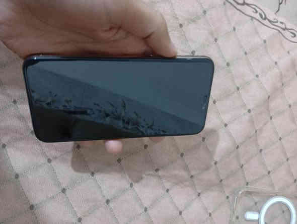 ايفون XS
—————————————
الجهاز بلادي نضيف كلش كلشي ممبدل بي 
نموذج M
البطاريه 77 بلاديه ممبدله
ذاكرته 64
الجهاز كلشي شغال بي بس بي خلل نقاط سود بلكلمره بس من تحطها بورتريه ميبينن 
مكاني بغداد البياع حي التراث 
السعر 170 
رقمي *********** Colombo
