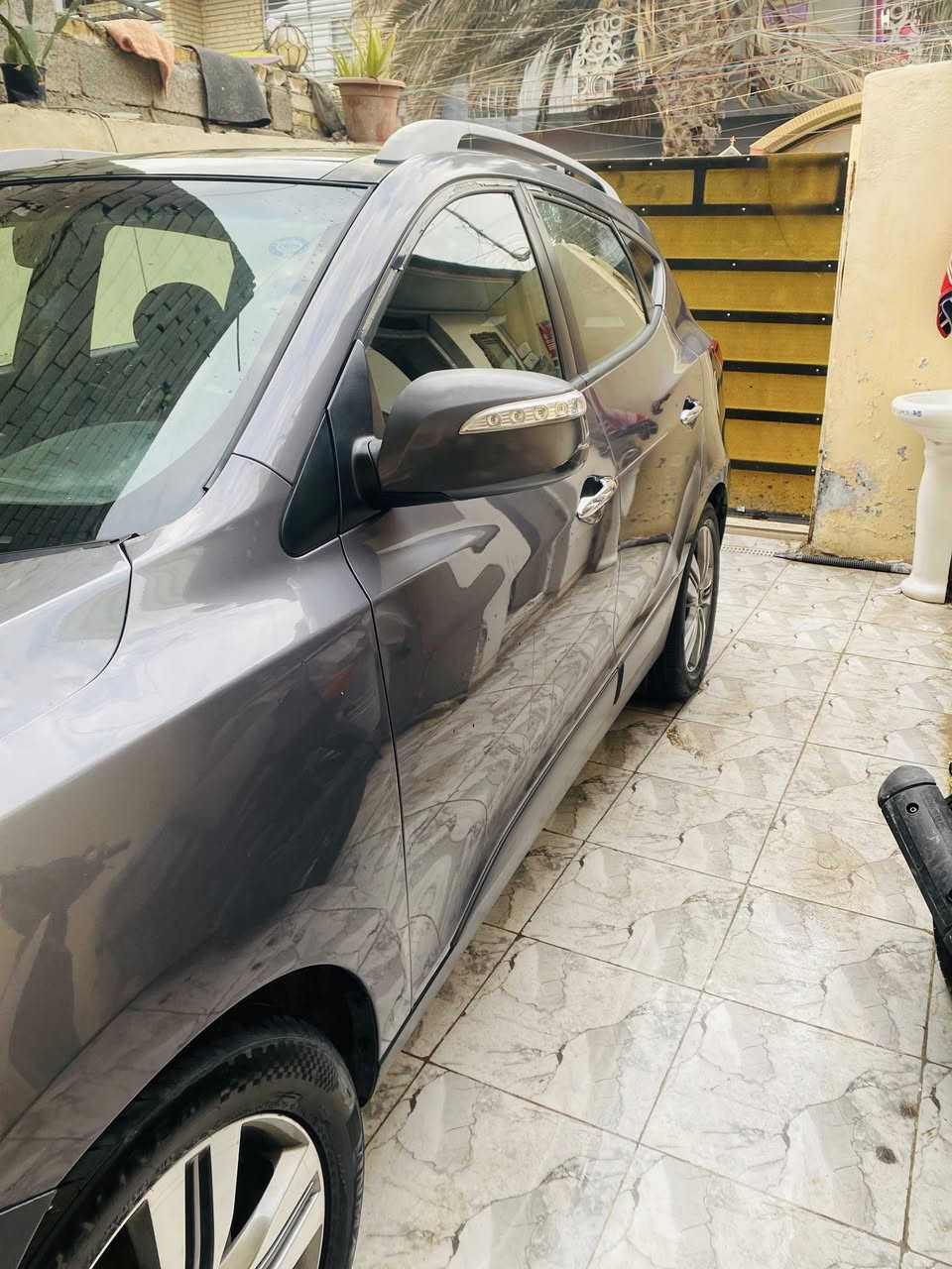 السلام عليكم هونداي توسان موديل 2015 الرقم سليمانيه باسمي( لميتد )الون فيلي وارد امريكي الضرر بنيد فقط سياره بحاله جيد جدا المحرك GDi 2400 اربعه سلندر السعر 145 وبي مجال بسيط للاستفسار *********** العنوان بغداد الشعب
