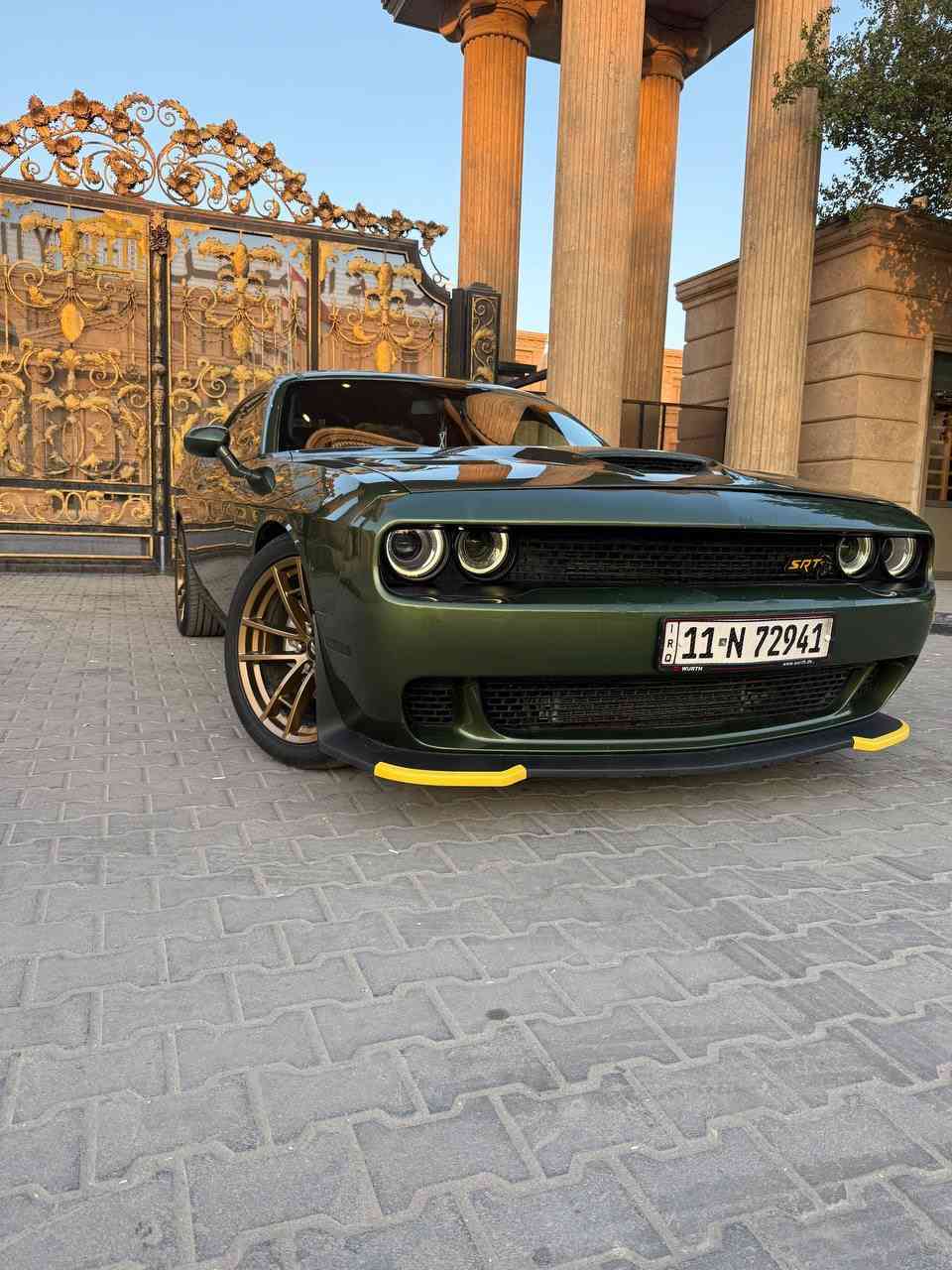 السلام عليكم..
جالنجر 2019 rt.. زيتوني مميز. 
حادثها سرقه. ابواب وجاملغات اماميه وبنيد..
راجعه قطع اصليه ومصبوغه حزام  درجة اولى علمود ملاون . .. (بدون حادث  شرط) .. وعندي الفيديو قبل لا تنصبغ السيارة 
صورها وهي بالمزاد موجودة بالمنشور 
سيارة جاهزه من كلشي حداده جديده
عليها عينه  مال ديمن الحمره 220 ميل ب400$
بلكات ريسنك 200$
كزوز وداون بايب srt يم علي الوادي 750$
عليها طخم تاير هو ويل دايتونا جديد.. ب 700$
عليها عدسات ماركة اوزوم ب 400$ 
سستم الصوت بيتس مع دمام   
كشنات كنتارا حضن وتدفئة وتبريد 
عليها لويات ودبلات صفر مال srt
سيارة احله من صور
سيارة خسران عليها هواي 
سعرها 173 وبيها مجال 
مكاني بصره..

***********
