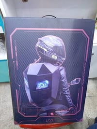 شنطة LOY الذكية بتصميم مستقبلي مميز 🤖🎒 إذا تحب التميز، هاي الشنطة إلك!...