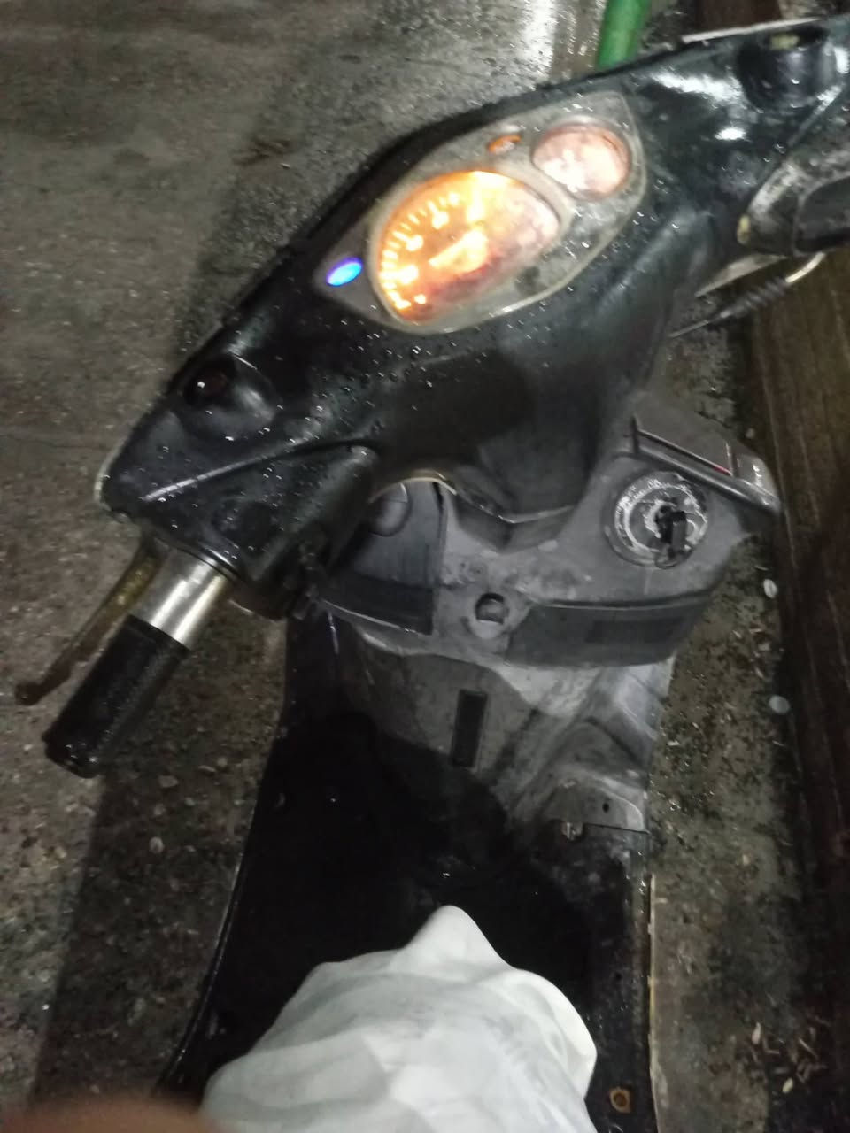 السلام عليكم. 
. 
دراجه سكنس نثيه 110
. الدراجيه ياباني. 
الدراجه خير من الله 
الدراجه نكره سلف 
الدراجه يحتاجلهه بس اشاير اماميات
الدراجه...  معروضه ب 300 وبيهه مجال بصيط كلشش
جماعه ال 225 لحد يدخل 
للستفسار. 
***********.
مو شراي لا تعبني
. عنواني. بغداد. مدينه الصدر
