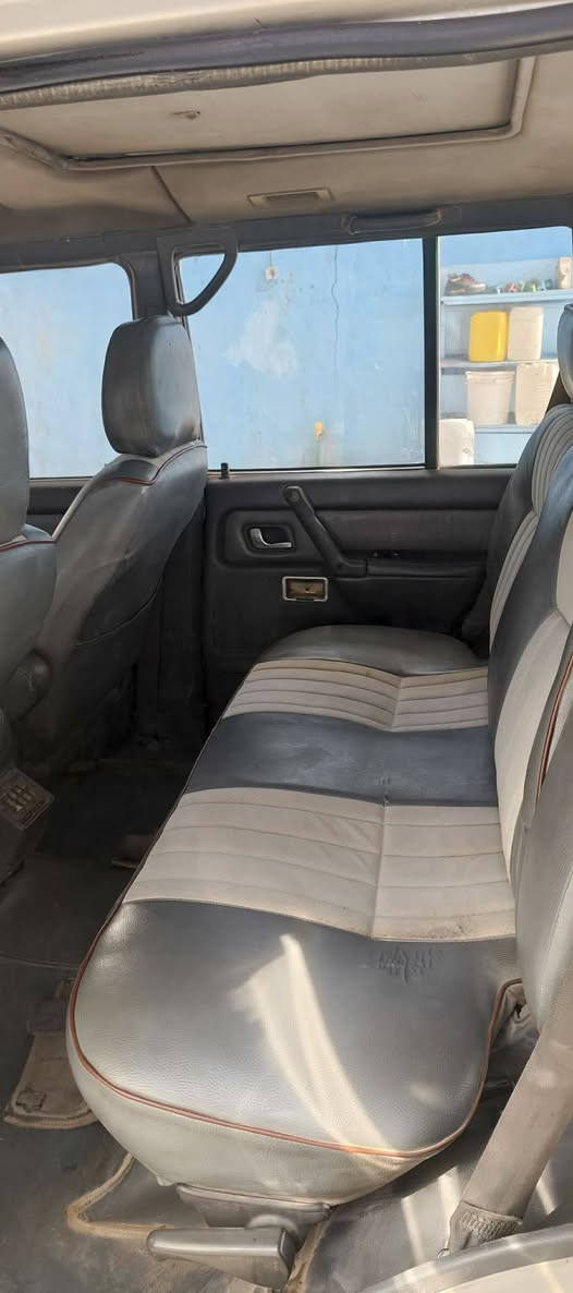 السلام عليكم هاي المحروسه
نظافتها كدامكم للبيع
سياره موديل 2000
محرك وكير خير من الله 
تايرات وحداديه خير من الله 
مكانها نجف
مكلف بالنشر وهذا رقم صاحبها
***********
الولد عارضها 60 $$
وبيها مجال حك الجيه
