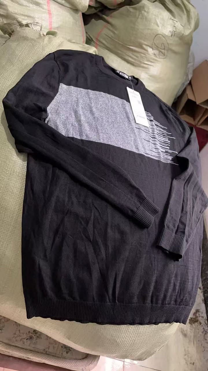 ملابس رجالي جديدة – جملة فقط
طن كامل (تيشيرت، هودي، قمصلات، بجامات)
 شوف الصور..
البيع دفعة وحدة

التواصل خاص أو واتساب 
***********
