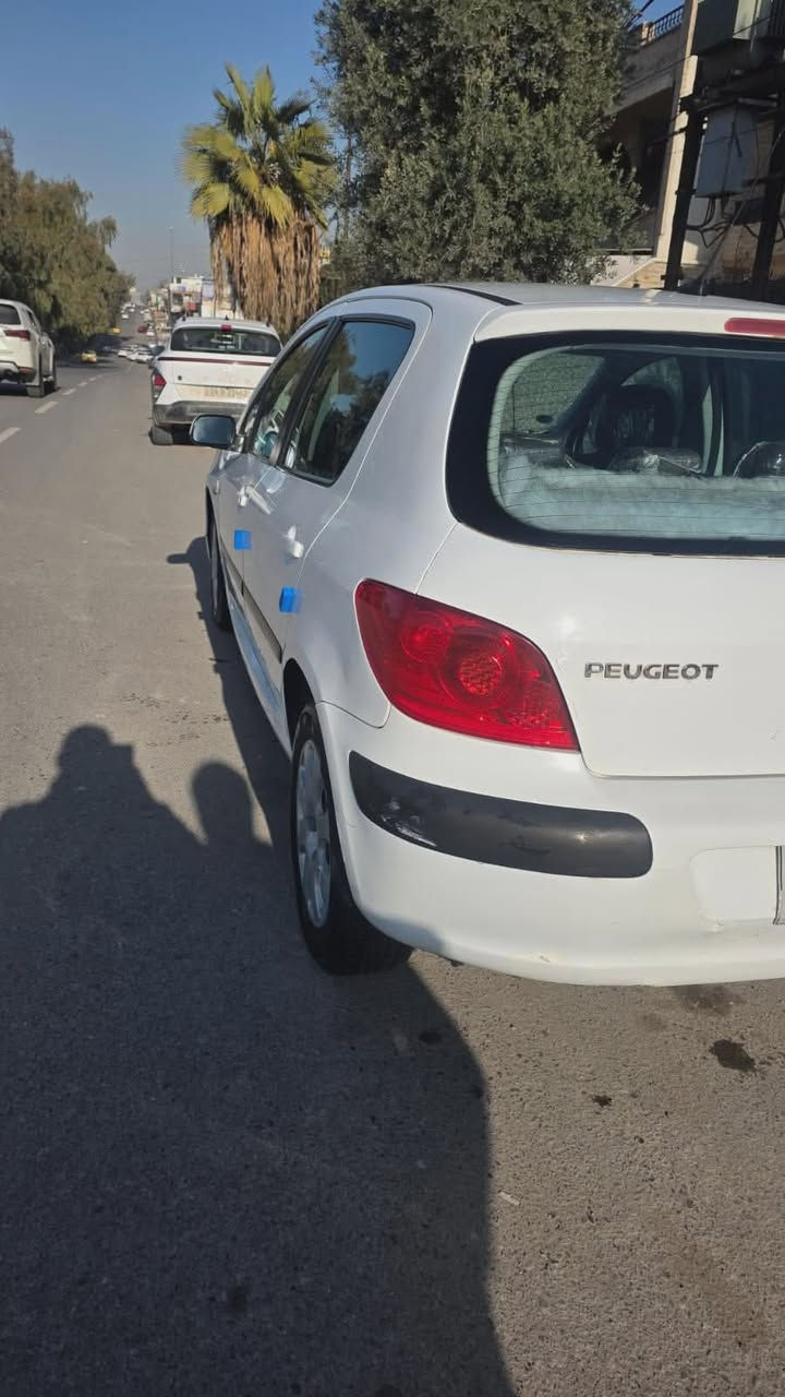 بيجو 2006
باب واحد صبغ بدون معجون
حجم 307
سنويه لي 2029
كوبون ورقي موجود
كير محرك شرط
السعر ٦٤ ومجال 
شرط التحويل
***********
العنوان موصل حي الصديق
