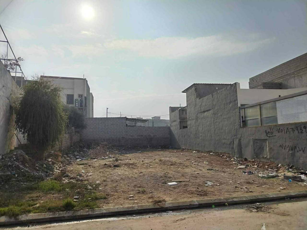 للبيع جمعيه الشمس قرب منطقه ميسان على شارع مفرق تلكيف
يبعد عنها شارع العام ٢٥متر 
مساحتها ٣٣٢متر عمق٢٥
الجبها ١٣
***********
***********
