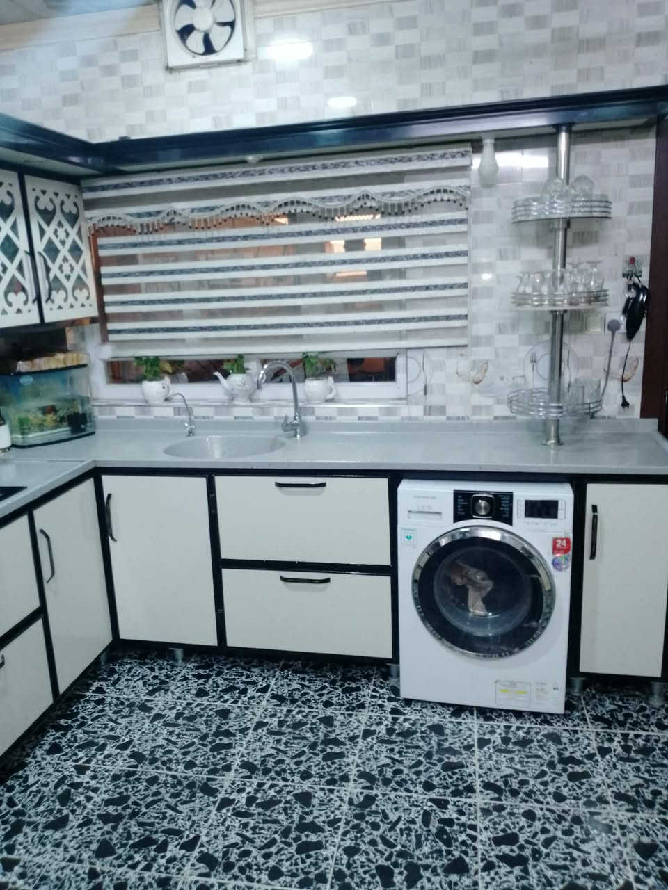مكلف بنشر استفسار على ارقام التاليه ***********او الرقم الثاني *********** مطبخ مستعمل نضيف كلش مواد تركي اصلي مع طباخ مع مرشحه مع برده مع مرمر الي واضح بصوره كله سويه
