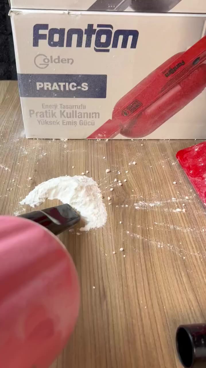 🌀 مكنسة فانتوم براتيك-إس الكهربائية 1200 واط
قوة تنظيف… وخفّة استخدام ✨

✅ تنظف كل أنواع الأرضيات
سيراميك – رخام – باركيه – سجاد خفيف
✅ تصميم 2×1
تُستخدم عمودية أو تتحول لمكنسة يدوية
✅ قوة شفط عالية مع توفير بالطاقة
1200 واط بأداء فعّال
✅ خفيفة وسهلة الحمل
مثالية للبيت والمكتب
✅ تنظيف الزوايا والأماكن الضيقة
مع فوهة خاصة للشقوق
✅ فلتر قابل للغسل وإعادة الاستخدام
حاوية غبار تنفك وتننظف بسهولة
🔹 طول السلك 5 متر لحرية حركة أكبر
🔹 زر تشغيل/إيقاف مريح بالمقبض
🔹 صناعة تركية (حسب العلبة)
📦 محتويات الصندوق:
– جسم المكنسة
– أنبوب طويل
– رأس أرضي عريض
– فوهة الزوايا
– دليل الاستخدام
📐 حجم الكارتون:
46 × 25 × 21 سم
📌 مناسبة للاستخدام اليومي
📌 يفضّل تنظيف الفلتر دوريًا للحفاظ على قوة الشفط
🚚 التوصيل:
– بغداد: 3 آلاف فقط
– باقي المحافظات: 5 آلاف فقط
توصيل سريع وآمن لكل مكان
🛡️ الضمان:
ضمان أسبوع كامل في حال وجود خلل مصنعي أو اختلاف بالمواصفات – حقك محفوظ ورضاك أولويتنا
📩 للطلب راسلينا الآن
📌 تابعونا واطلبوا من عدنا 🌟


**إذا كنت صاحب هذا الإعلان وتريد حذفه لأي سبب، رجاءا أرسل رسالة إلى الدعم الفني**