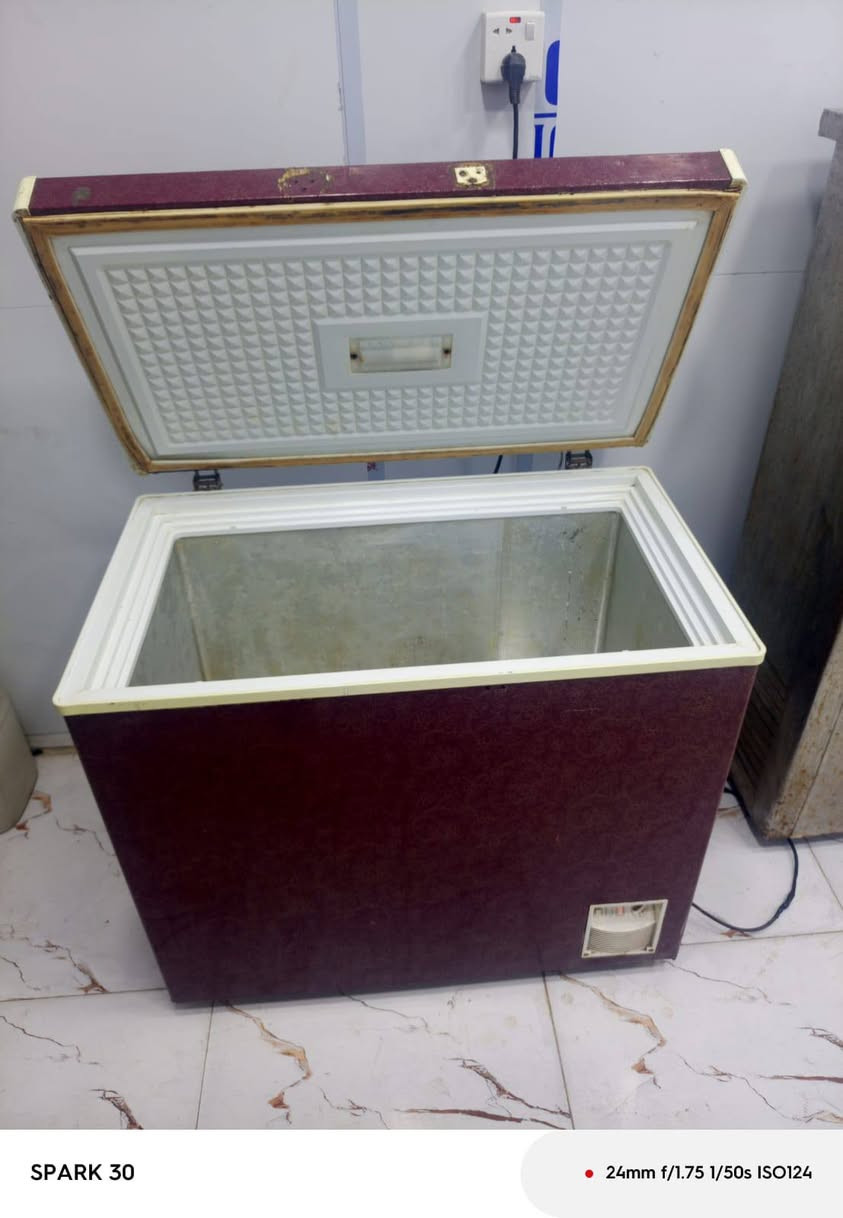 السلام عليكم مجمده شرط الشغل والضمان سعر 130 العنوان بصره جمعيات قرب جامع موسى الكاظم رقم الهاتف *********** 10 قدم
