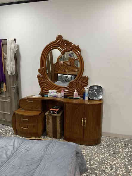 للبيع غرفه خشب صاج غرفة حلوة ونظيفة للاتصال ***********
