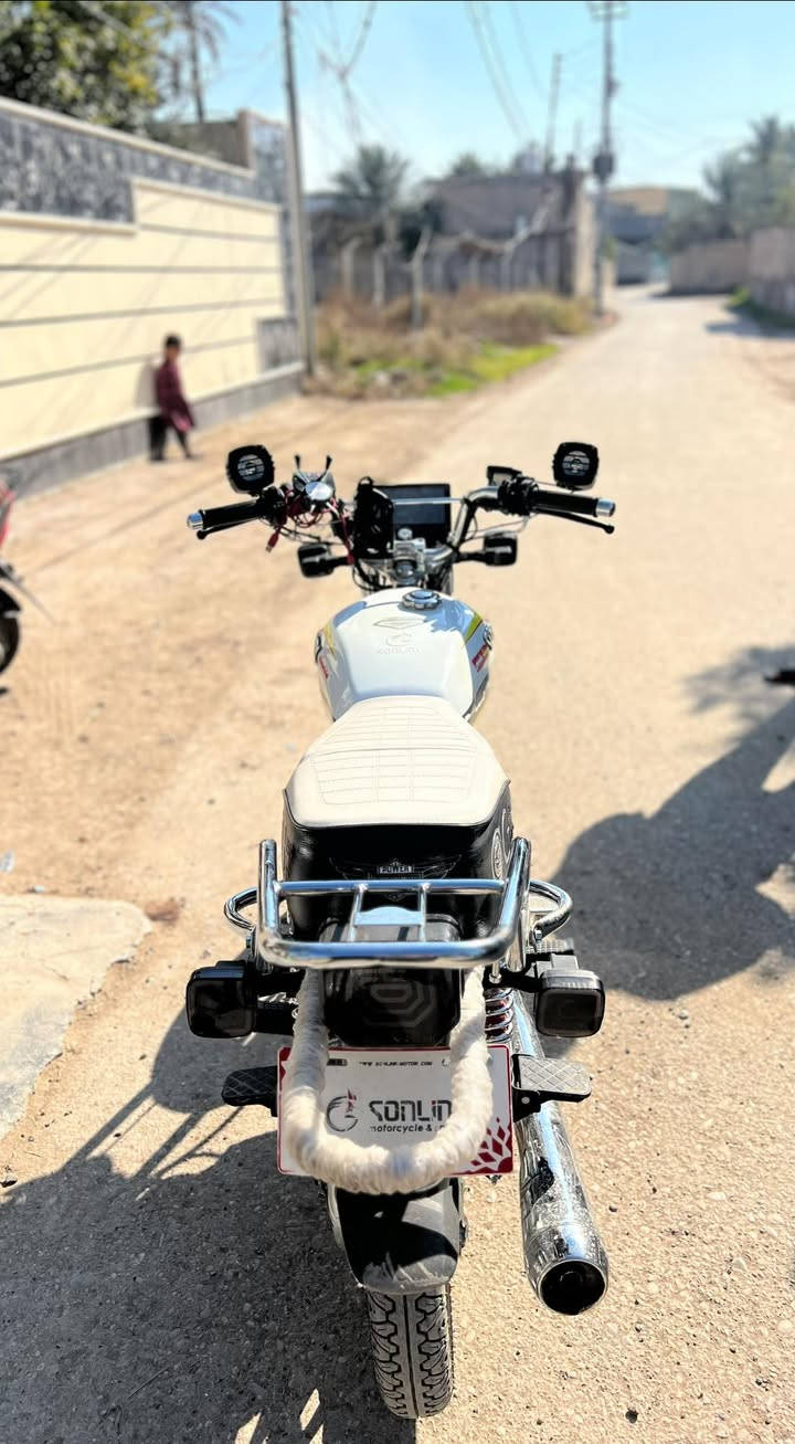 دراجه سيفان موديل 25دراجه نضيفه كهربائيات شغاله وياها ورقه معرض مكينه 150 خير من الله السعر 800 وبيها مجال بس الشراي يتصل ***********
