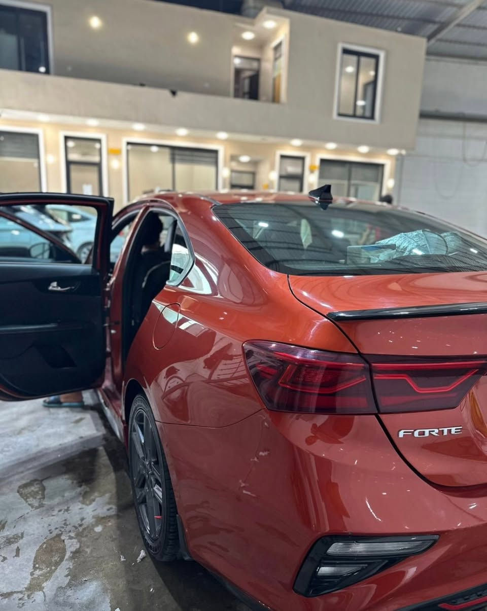 السلام عليكم جميعاً 
🔥 للبيع – كيا فورتي GT-Line موديل 2021 – وارد أمريكي 🇺🇸 🔥
🚗 كيا فورتي GT-Line 2021�✅ محرك 2000 سي سي�✅ فل مواصفات�✅ رادار ومساعدات قيادة�✅ مانع انزلاق وثبات�✅ شاشة وكاميرا ومواصفات GT-Line المميزة�✅ السيارة باسمي مباشرة�✅ السنوية نافذة وجاهزة للنقل
📍 الموقع: بغداد – الدورة
📝 ملاحظة: توجد ملاحظة بسيطة في الگير (ظهرت قبل يومين فقط) وتم ذكرها بكل شفافية.
💰 السعر المطلوب مبدئياً:  $135  (قابل للتفاوض بالمعقول).
📞 للتواصل:�***********
⚡ سيارة نظيفة ومناسبة للباحث عن GT-Line بسعر مميز.�شكرا لكم .
