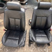 طقم داخلي • جلد اسود • ٨ قطع