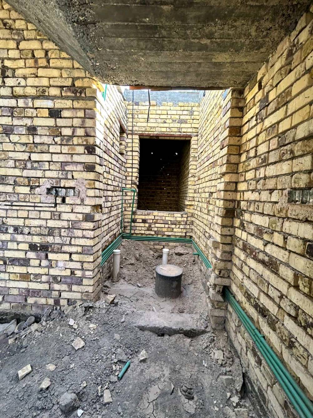 بيت للبيع كامل ماء ومجاري وكهرباء صب كونكريت عنوان الديوانية حي الجامعة نقص لبخ وسيراميك سند 25.
*********** وتساب موجود السعر 45 مليون مجال قليل