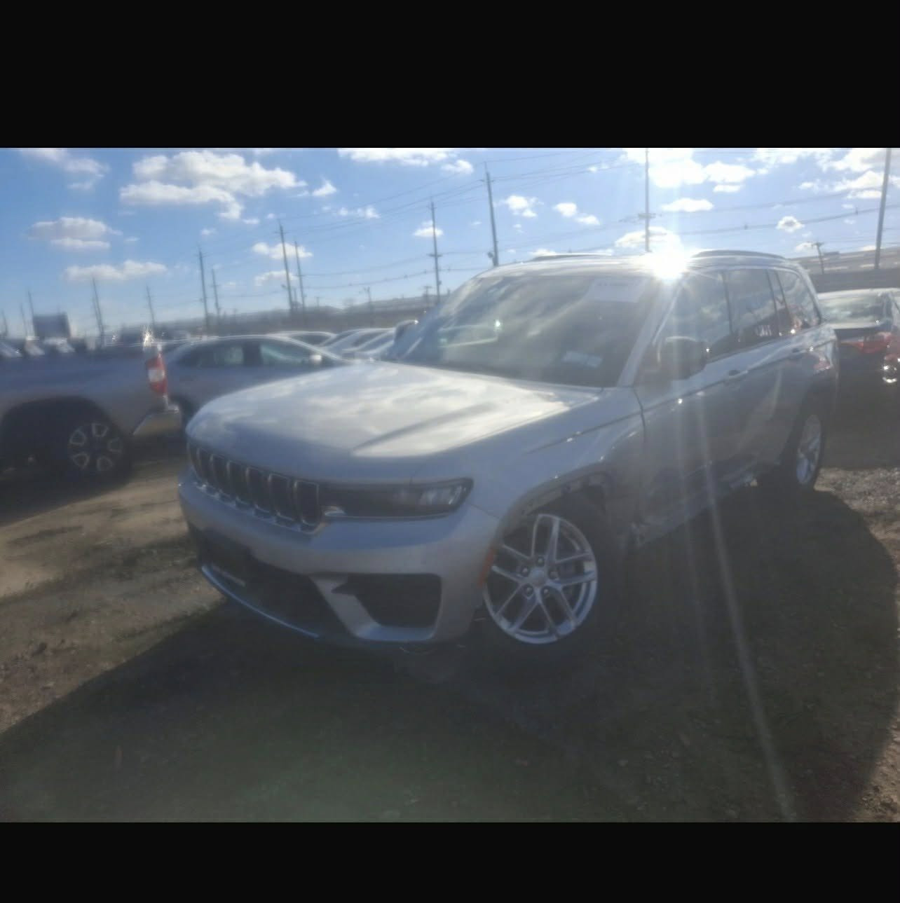 جيب كراند شيروكي لاريدو X  موديل ٢٠٢٥
لون سلفر ،خمسه راكب المرغوب، ماشية ٤٠٠٠ ميلل
السياره تجي فتحة سلايد روف والايرباك كله سليم 
السياره حاليا بعمان ترهم كتاب شهداء 
السعر المطلوب 25300

اتصال وواتساب
***********
