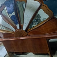 غرفة نوم • للبيع • بها مجال