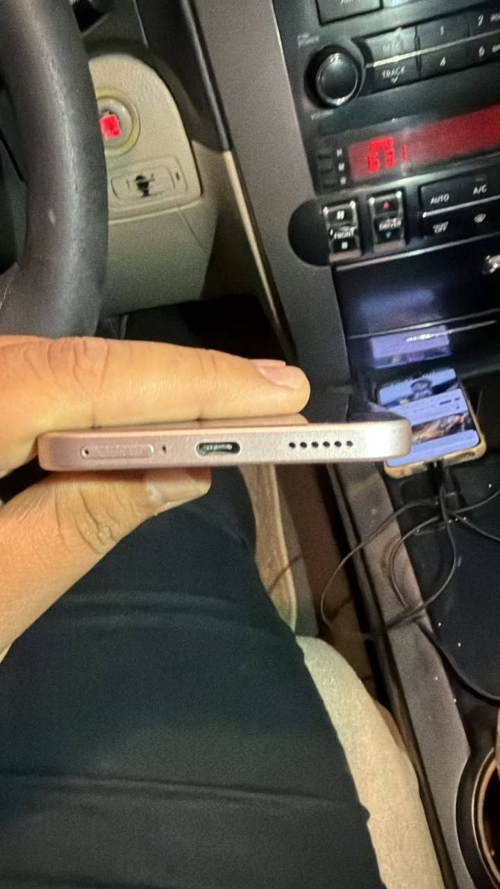 شاومي 15 تي ذاكرة 512 مستخدم بطارية 98 نظيف جداا لدرجة الجديد مكاني بغداد البلديات كامل ملحقات ***********
