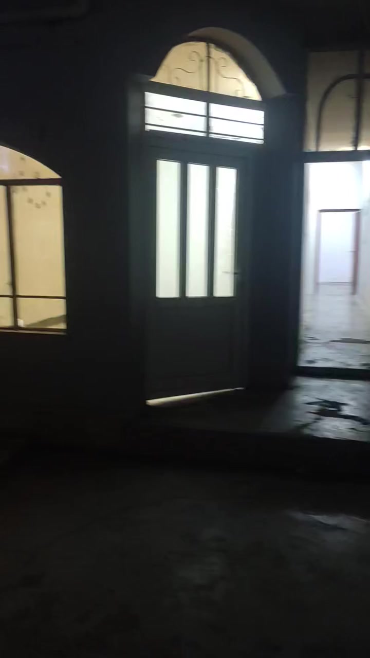 بيت للا يجار طابقين عنوان شورجه سعر ٢٥٠الف ***********
