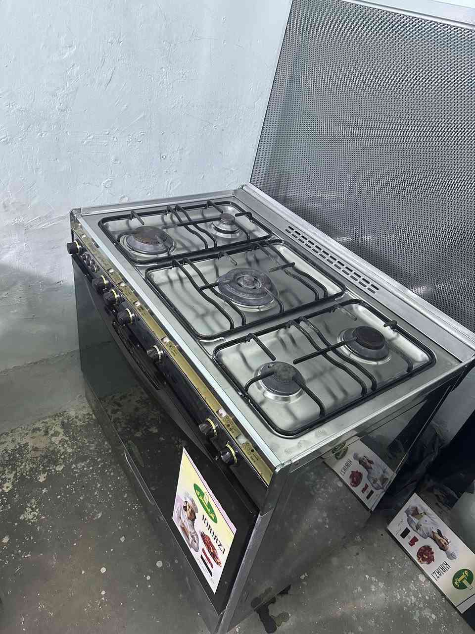 طباخ كريازي مصري حيل نضيف كله شغال شرط الشغل اليعون والفران السعر 290 وبيه مجال عل فحص الشري ***********
