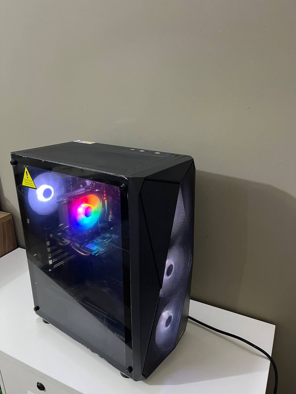 تجميعة للبيع
كارت:

Rx580 8gb

معالج:

Xeon E5 2860 v4

مذربورد:

X99 soyo 

رام:

16gb 8x2 kllsre ddr4

باور سبلاي:

500w fsp 80+

هارد:

512gb ssd

كيس:

4 fan argb case sama

جميع القطع جديدة عدا الكارت*

ويندوز ١١ برو مفعل و اي لعبه تريد انزلها عليها مجانا*

السعر:٣٧٥ و بيها مجال


**إذا كنت صاحب هذا الإعلان وتريد حذفه لأي سبب، رجاءا أرسل رسالة إلى الدعم الفني**