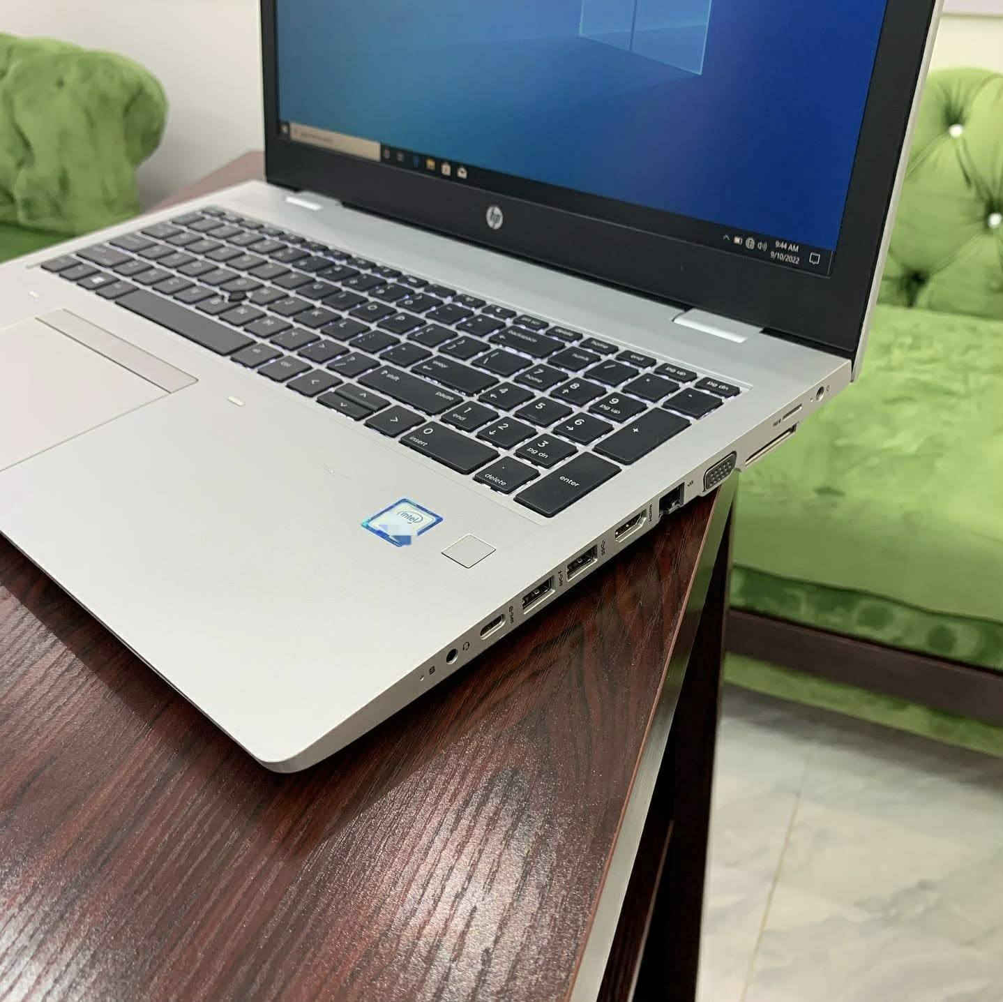 لابتوب hp probook core i7
الجيل الثامن
المعالج core i7 الجيل الثامن
رام 8 كيكا DDR4
هارد 256 كيكا SSD
كرت الشاشه Intel Uhd 630 حجم 4 كيكا
الشاشه حجم 15.6 انج ضد التوهج والانعكاس 
باتري ليثيوم 6 خلايا  شحن سريع 65 واط والباطرية ممتازة
كامره دقة hd
مشغل اقراص CD/DVD
 منفذ تايب سي و رام  وباقي المنافذ   الحاسبه كلش نضيفه وحلوه
السعر 350 الف

***********
