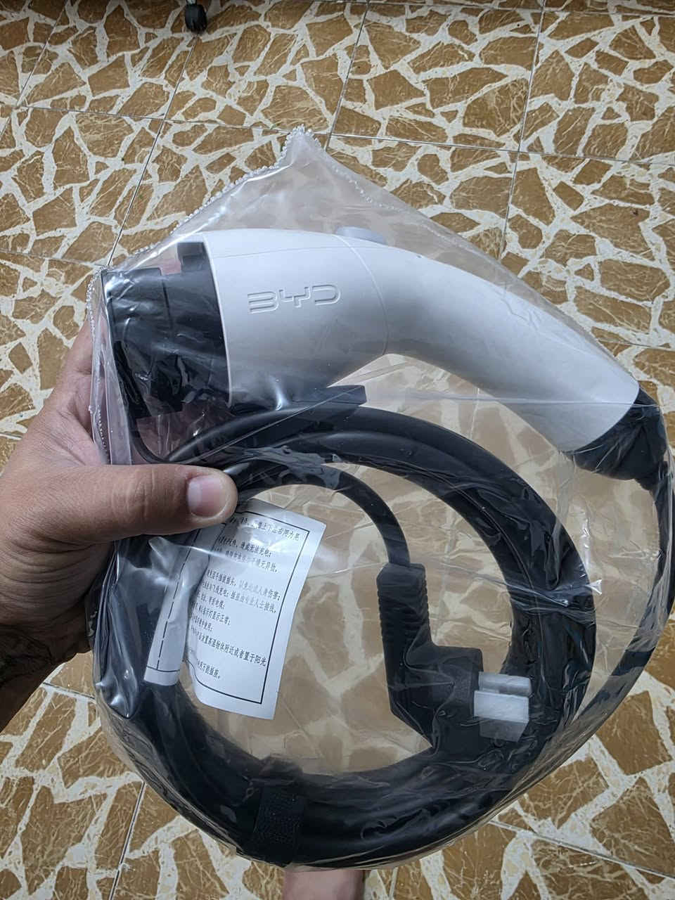 سلام عليكم توفر شاحن سيارت byd بلادي مع ضمان التشغيل
8 امبير 45
10امبير 55
16امبير 65
32امبير 125 كارت 
توجد خدمه توصيل لكافه  بغداد و المحافظات 
***********
