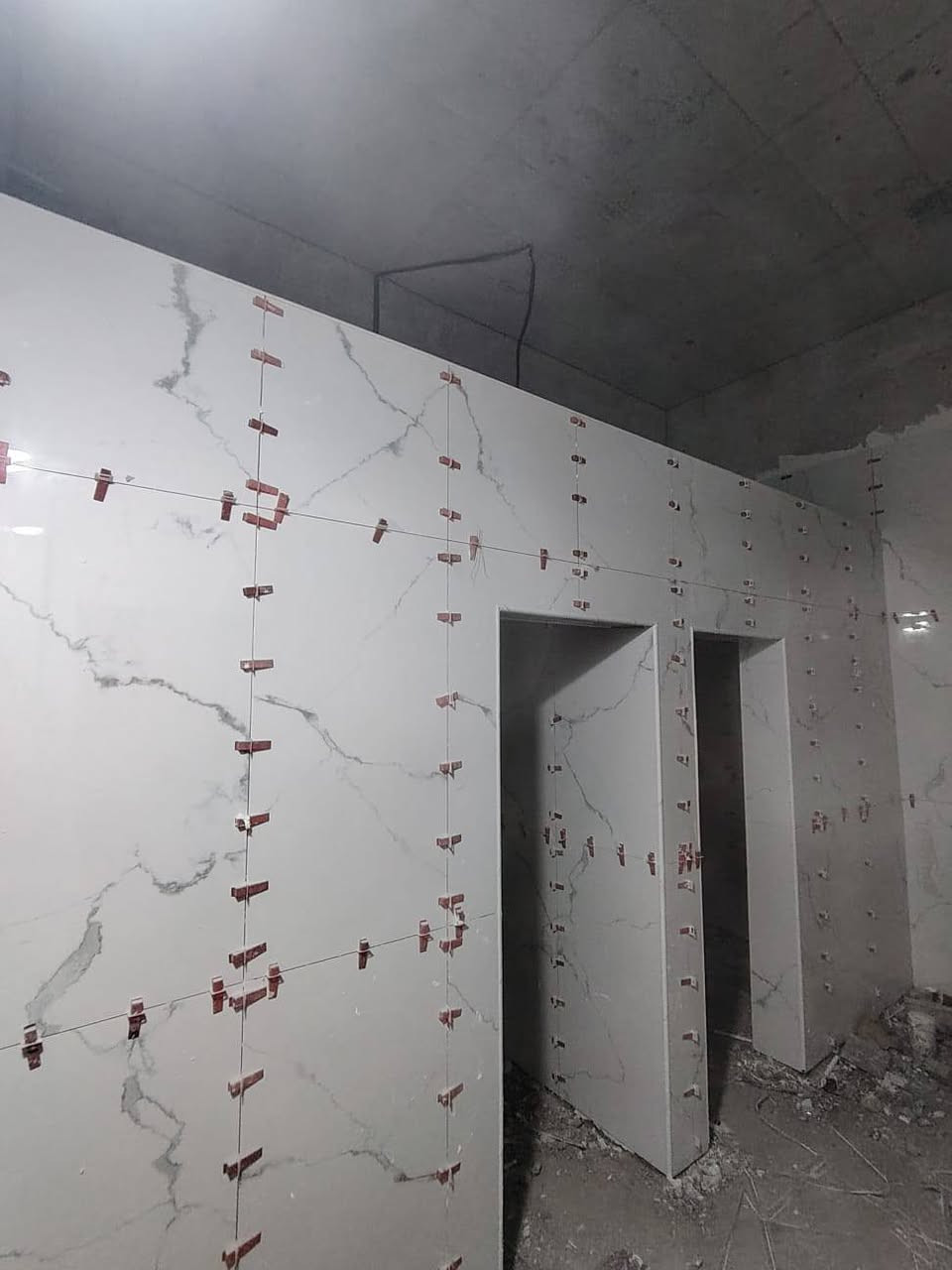 السلام عليكم خلفه سيراميك ارضي وجداري شغل مضبوط متفرغ حالين لعمل داخل البصره. ***********
