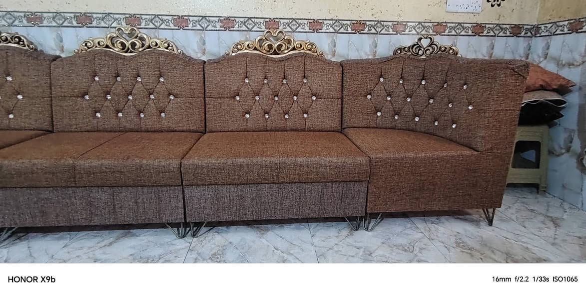 السلام عليكم ديوان للبيع جديد ما مستخدم هواي سعره خاص عنواني بعقوبه الرازي رقم الواتس ***********
