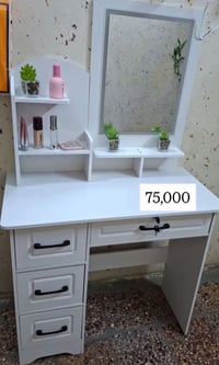 ميز تواليت • مستعمل شهر • للبيع