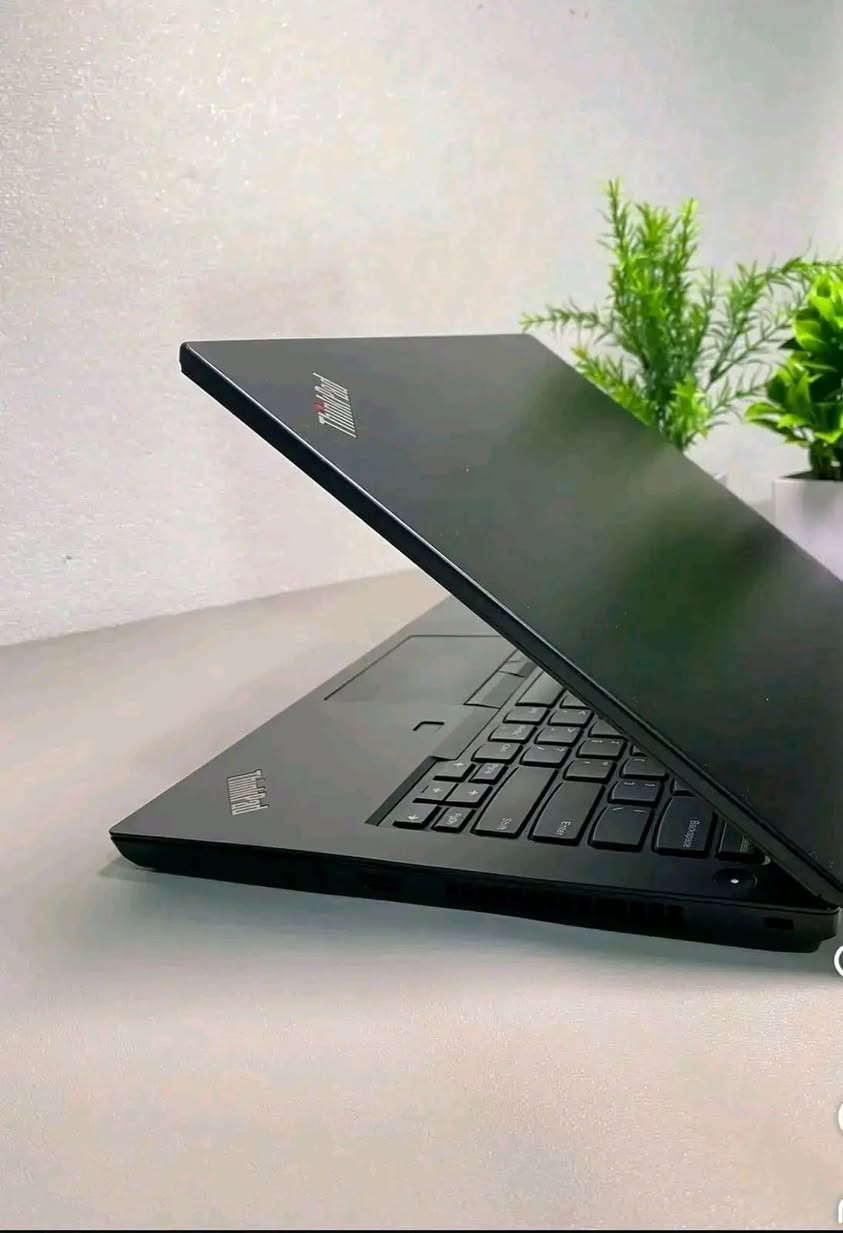 لابتوب Lenovo   الجيل العاشر سوبر سلم  للبيع
المعالج core i5 الجيل العاشر
رام 8 كيكا DDR4
هارد 256 كيكا SSD
كرت الشاشه Intel Uhd 630 حجم 5 كيكا
الشاشه حجم 14 انج ضد التوهج دقة fhd 1920x1080 
باتري ليثيوم 6 خلايا  شحن سريع 65 واط والباطرية ممتازة 
كامره دقة hd تحتوي قفل فتح وغلق الكامرة  
 منفذ  رام  وhdmi وباقي المنافذ   الحاسبه كلش نضيفه وحلوه
السعر 375 الف النجف, العراق


**إذا كنت صاحب هذا الإعلان وتريد حذفه لأي سبب، رجاءا أرسل رسالة إلى الدعم الفني**