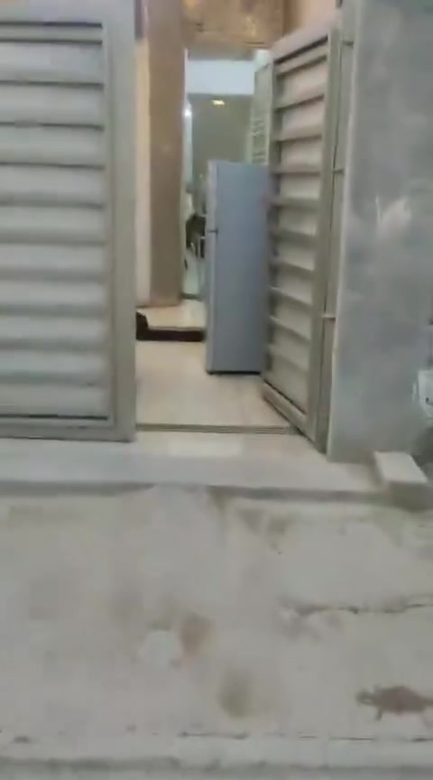 السلام عليكم خواني اول تصوير بيت طابقين فرع اكرم ابو الانترنت بيت كامل مثل ما تشوفون والثاني بيت مساحته 150 كامل مكمل من كل شيء قرب بيت المري والشرايه واتصل على هذا الرقم واي استفسار على هذا الرقم ***********
