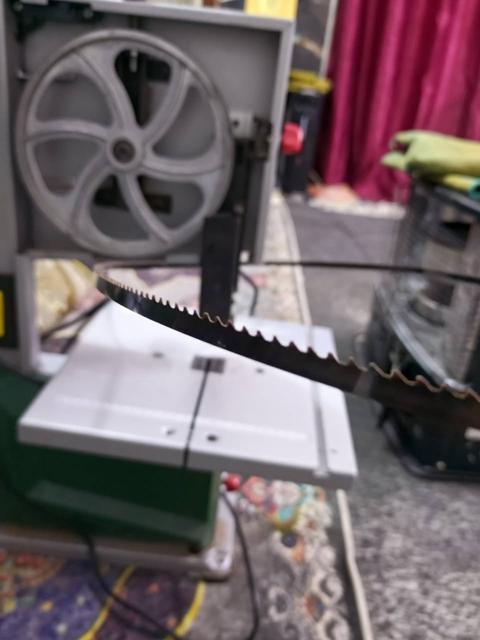 منشار من ضدي الماني جديد وشغال كلش ثكيل  يشتغل تشريح  ويشتغل كص  حتة حديد يكص لسعر 65 وبي مجال مكان بغداد رقم ***********واتساب
