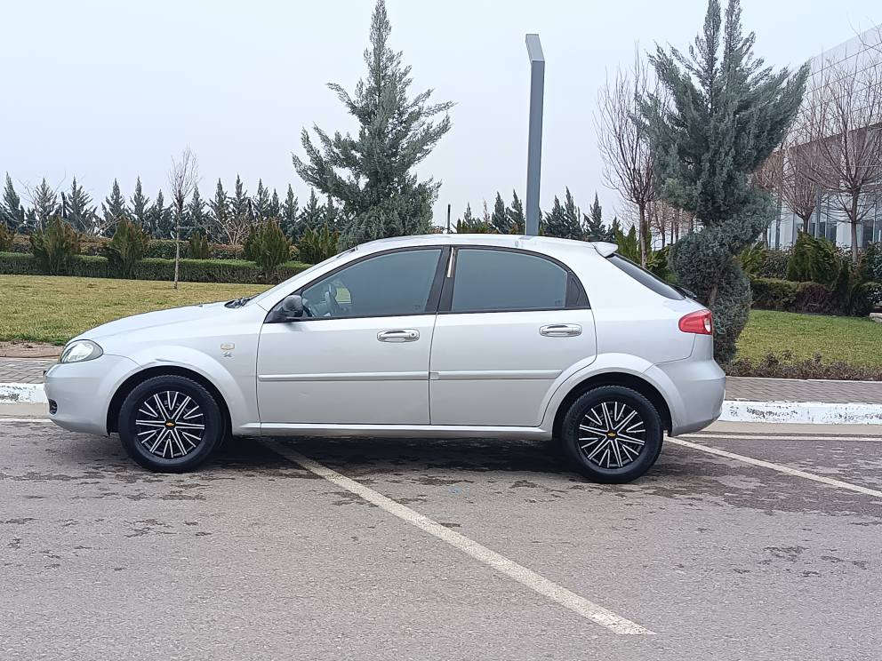 ئۆبترا جانتا 2009.          ***********
گێڕو مەکینەی بەشەرت بێ عەیبە 
گێڕ عادی بیلاد هەموی عادیە ئەگەر جانتا بێت 
تەبرید ساردو گەرم بەشەرت 
بێ بۆیاخە بێ لێداران بۆیاخی نیە
جوار تایەی تازەیە تاقم بێشی جرکەی نیە ABS
سەنەوی بەسەر جووە ژینکەو ڕێگاو بانی 
پیشوی دراوە .  دەعەمی بۆ دەعەمی بەشەرت 
ناو نیشان سلیمانی گەڕەکی ڕاپەڕین 
*********** السليمانية, العراق
