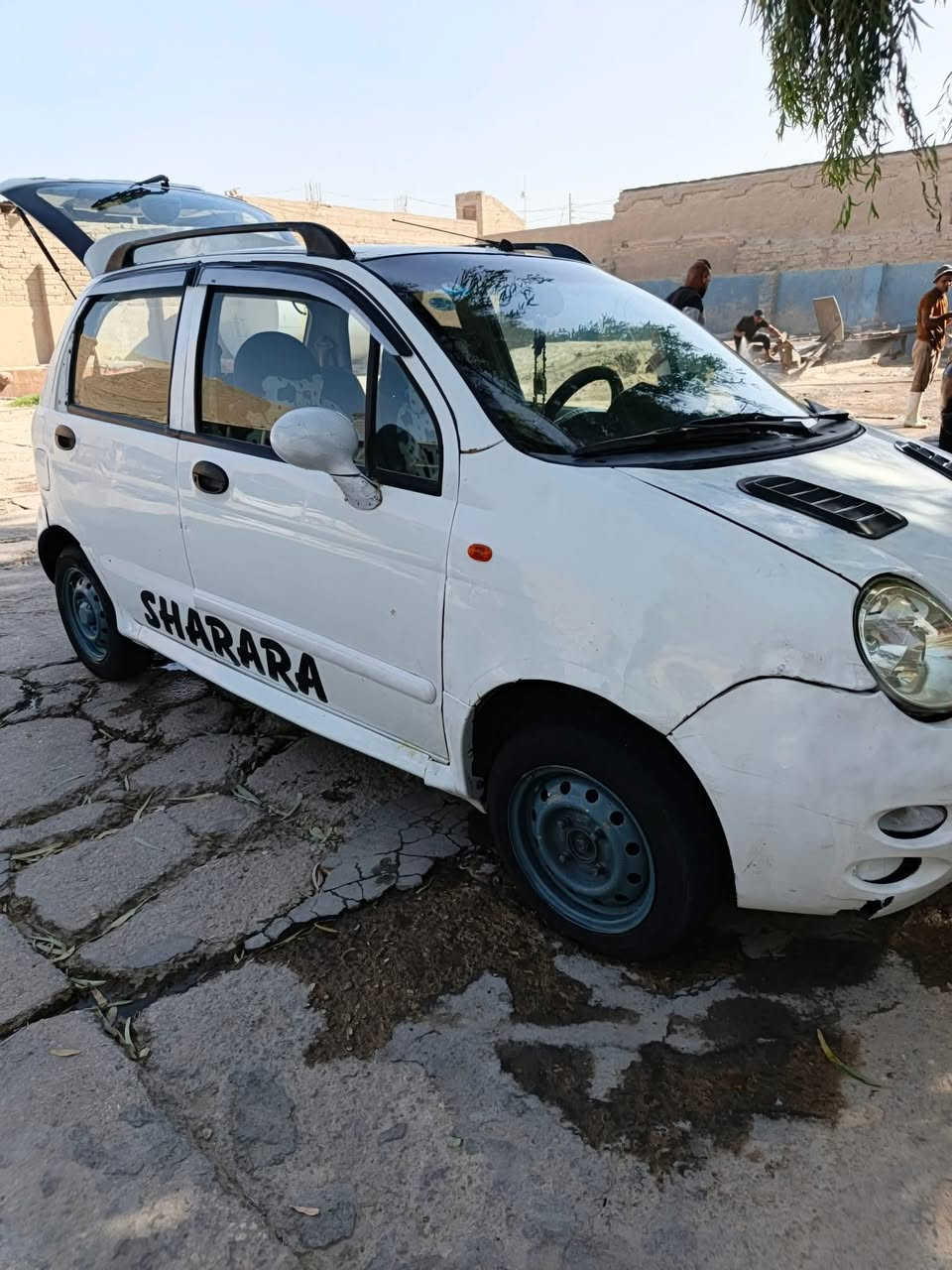 السلام عليكم كيو كيو للبيع موديل 2013 سياره مابيه اي ملاحظه سياره تخم تاير جديد كير ومحرك جديد حداديه جديده لايت زنون شاشه كامره باتري جديد سياره حلوه ومال بيت مابيه كل نقص كير أوتوماتيك سياره رقم كربلاء مداور ثاني يوم شرط متتاخر بلمداور مكاني بابل سعره 25 وبيه مجال بسيط مكاني بابل 
***********
