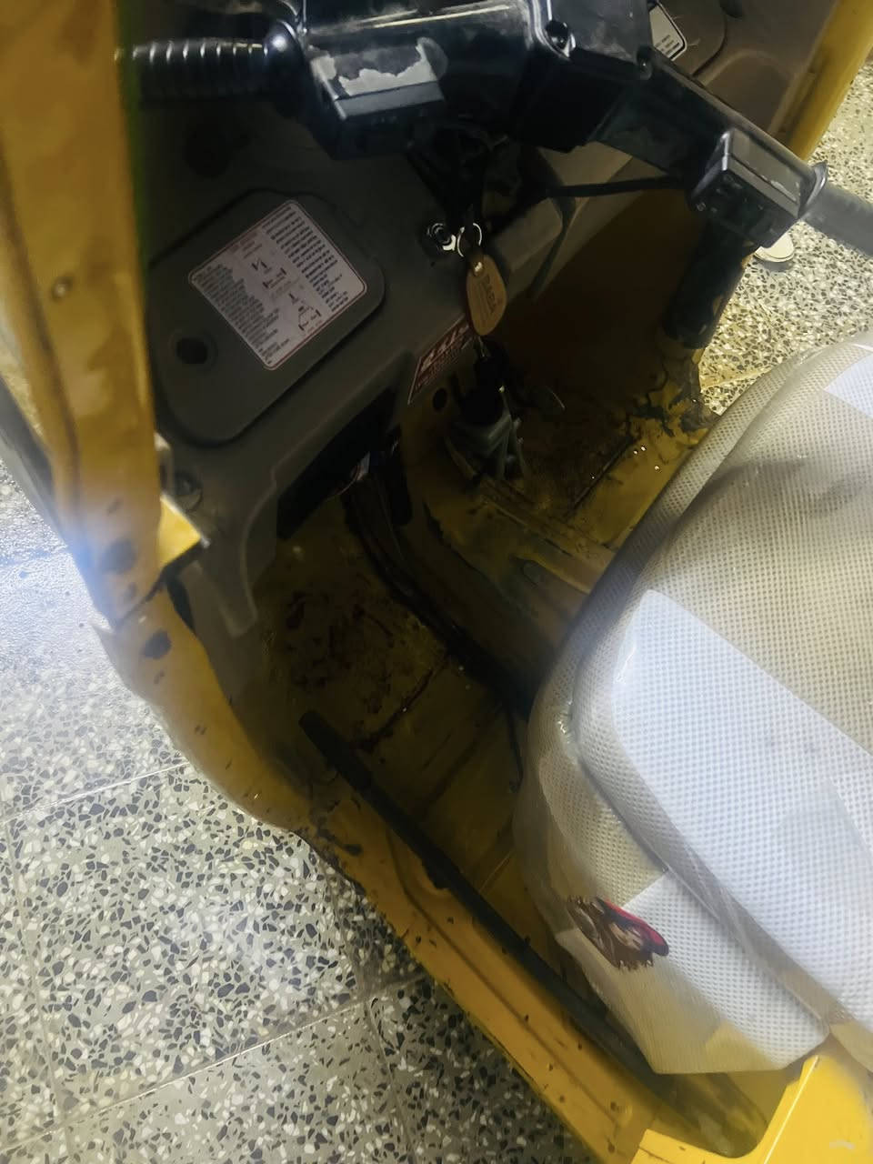 سلام عليكم عندي تكتك مديل عشرين بيهة طخة بل لغد ودوسهة يرادلهن ترتيب ترجع دراجة كفالة  مكينة بل جيس لا تبخير لا تنقيص بحيث تاخذ تكتك كبل لشارع سعر 5100 وبيهة مجال شي بصيط رقم الهاتف ***********
