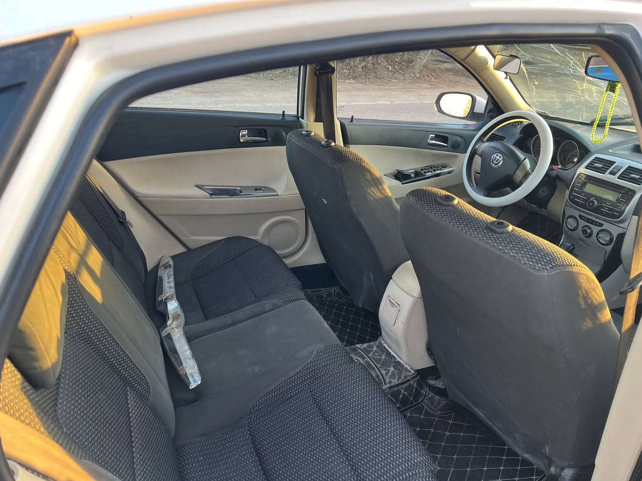 يالله سياره برلنس 2014  كير اوتوماتيك مكفوله من ضربه بيه بس باب سايق صبغ  كير ومكينه جيد جدا تخم تاير حدايده جديده سياره حلوه وجاهزه مكاني بابل اسكندريه سعر 53وبيه مجال  شراي يتصل ***********
