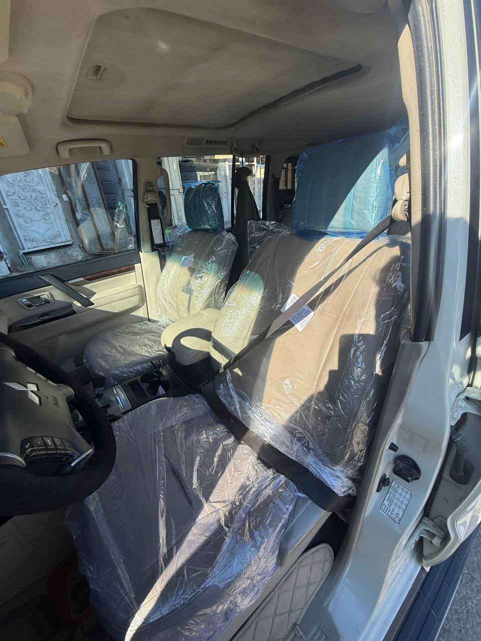 السلام عليكم. باجيرو 2014 حبتور فول مواصفات السياره كفاله عامه رقم بغداد باسمي تحويل ثاني يوم. بيع مستعجل السعر 150 وبيهه مجال. مكان السياره كوت مركز المدينة. رقم الهاتف. ***********
