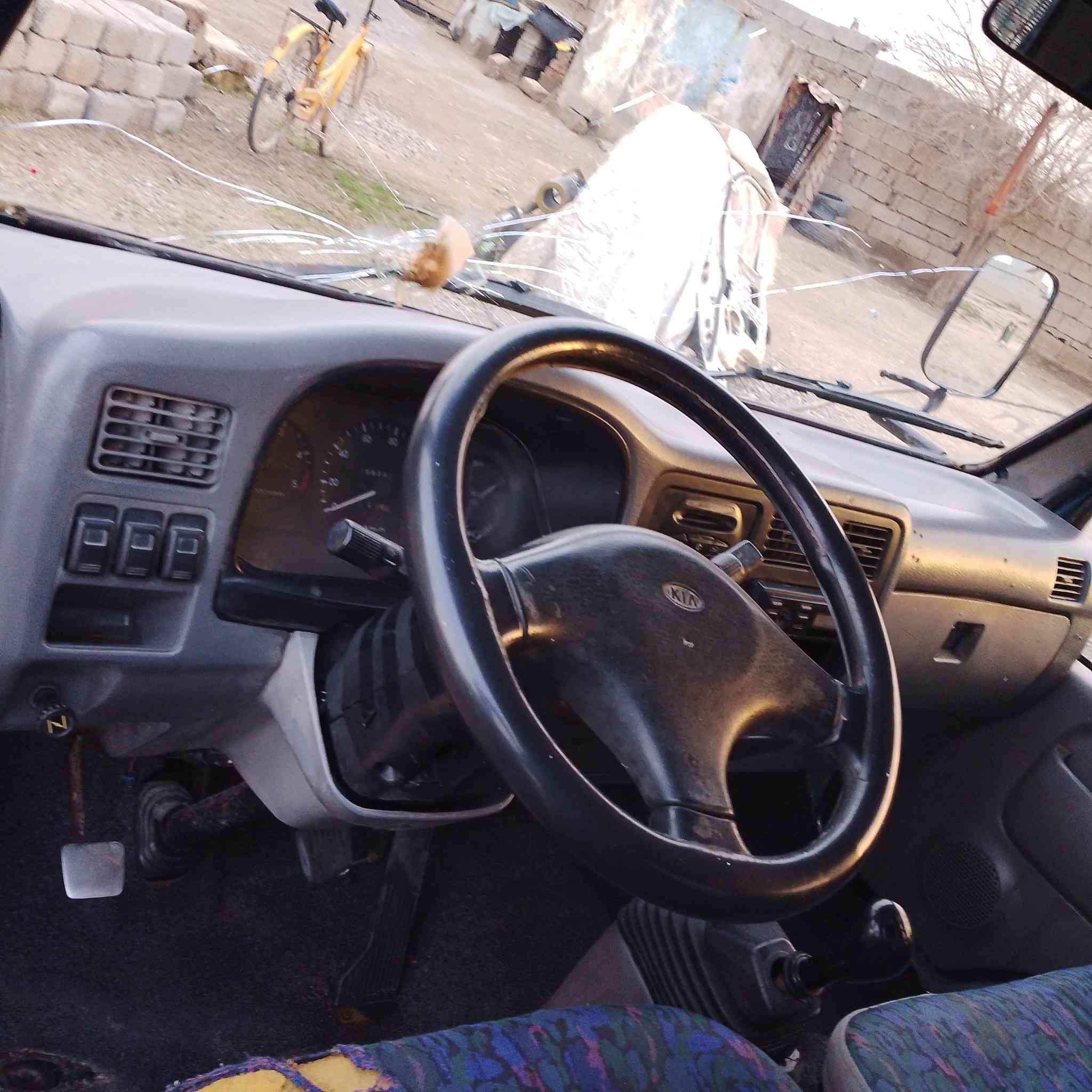 السلام عليكم يوجد كيا فونتيرا (ما مسجل)موديل 2000 محرك كير اكسن بل شرط وصدر وطخم تاير جدد و تبريد تدفئه شغال سياره جهازه السعر (23) وبيها مجال شي قليل 
استفسار على هذا الرقم ( ***********)
م.((محجل مو للبيع))
