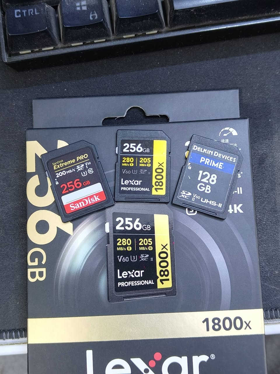ثلاث بطاقات sd نوع لكسر و دلكن و ساندسك للبيع شلعة وحدة مستعجل جداً جداً على البيع
التفاصيل:

الاولى نوع Lexar 1800x سعة 256GB السريعة صنف V60 وكالة (بعدها تحت الضمان) مع الكارتون

الثانية نوع Sandisc سعة 256GB النسخة الماليزية (تجي اضمن و اغلى من النسخة الصينية) صنف V30

و الثالثة نوع Delkin device سعة 128GB السريعة صنف V60

سبب البيع هو انه اريد ابدلهن ببطاقة cfe
السعر 280 عراقي و بيهن مجال بسيط علماً بانه سعرهن اذا تشتري جديدات 400,000 دينار و تكدر تسأل و تتأكد

مكاني بغداد توصيل موجود لكل العراق
الراغب بالشراء يراسلني واتساب على هالرقم ***********
