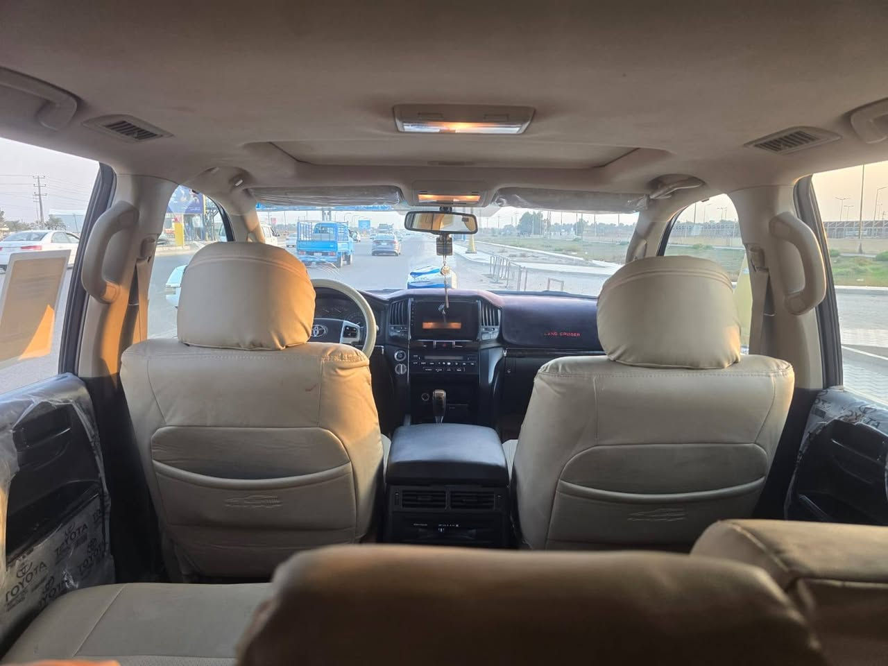 السلام عليكم
لندكروز 2010 محدث 2015
مكفوله كفاله عامه من الصبغ السياره نضيفه بمعنه الكلمه
مكينه 6 
العنوان حله بابل شارع 80
السعر 320 وبيه مجال 
الاستفسار ***********
***********
