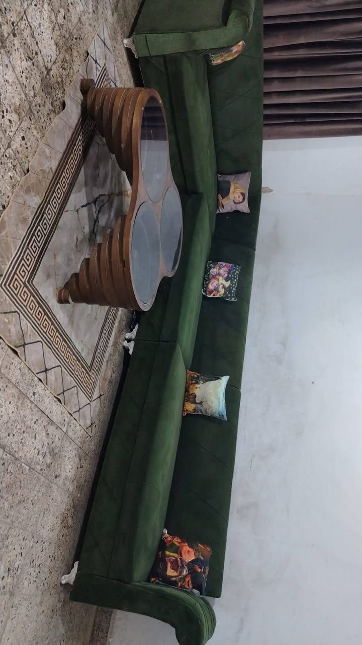 ديوان تسكام كلش ثكيل تكمه 10مقعد💺 اخو جديد اي ضرر مابي سعر ,,200,,بي مجال مكان لبياع *********** يوجد واتساب
